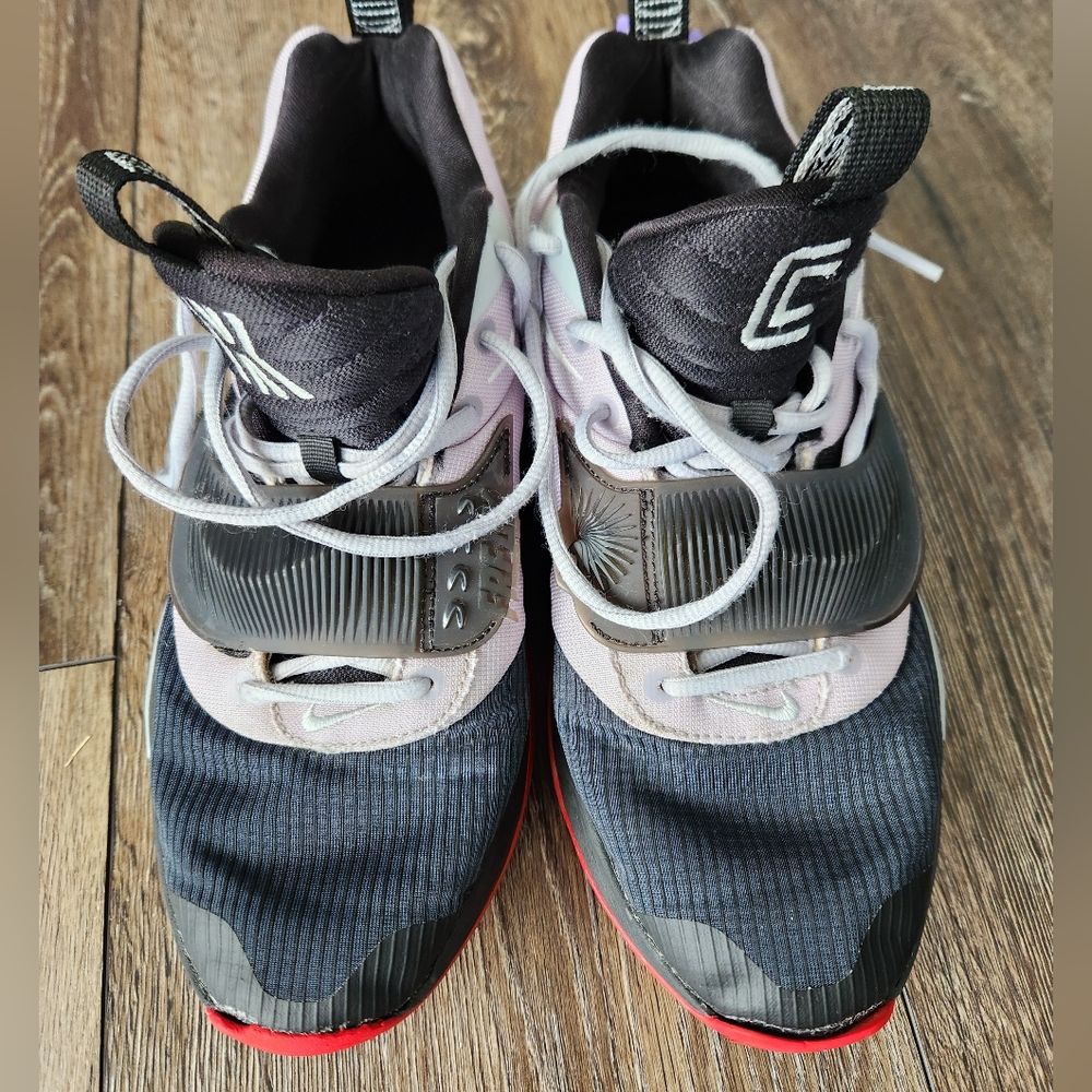 Nike freak men's shoes size 9 fight hard some wear on the toe see photos